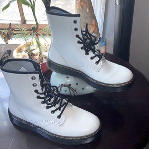 Dr. Martens Zavala Combat Boots White Lace Up Leather Ankle Womens Sz 7Men 6